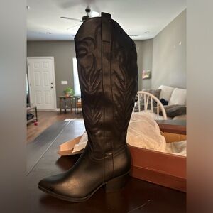 Samara Black Heeled Cowboy Boots from Oasis Society